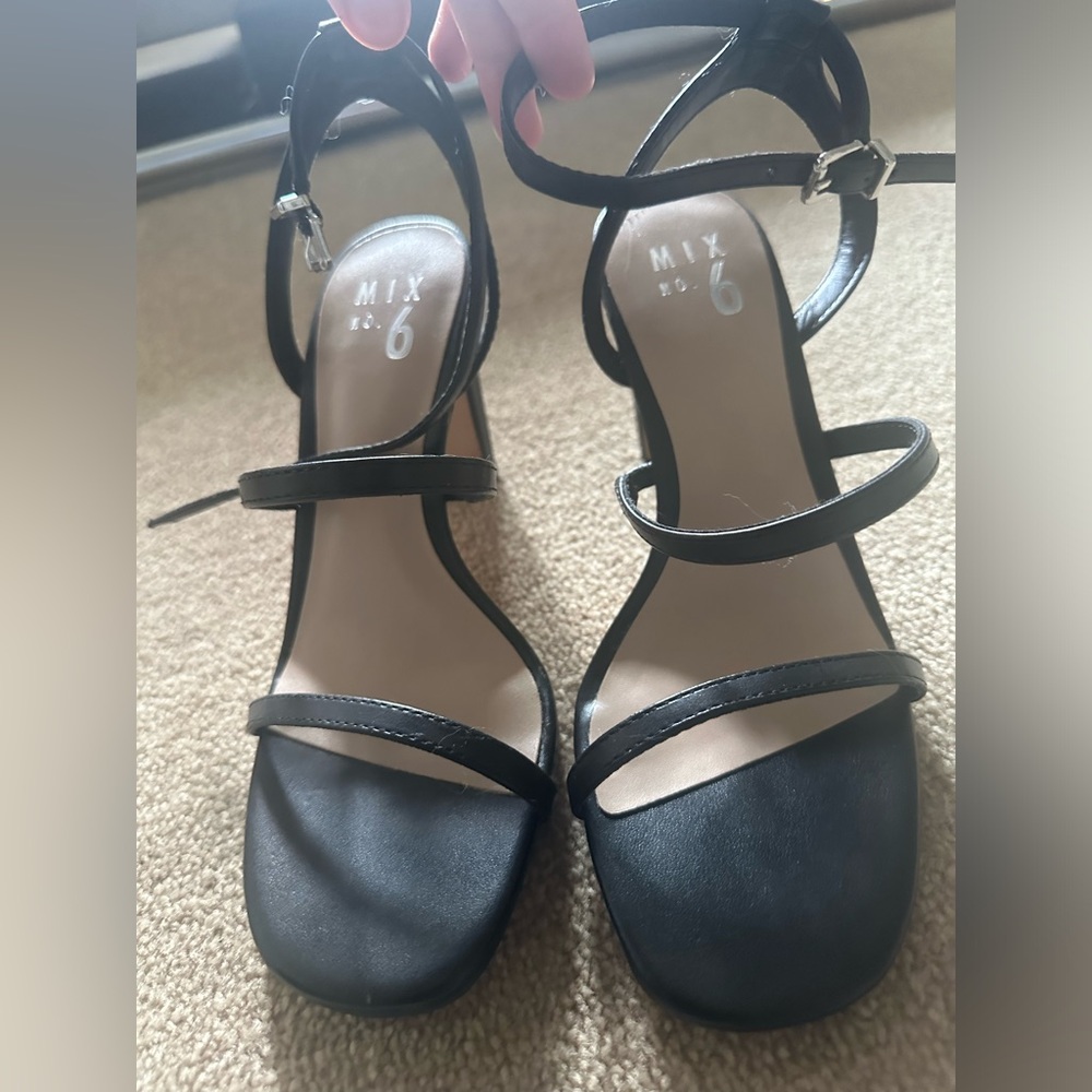Shoes - Picture 3 of 4